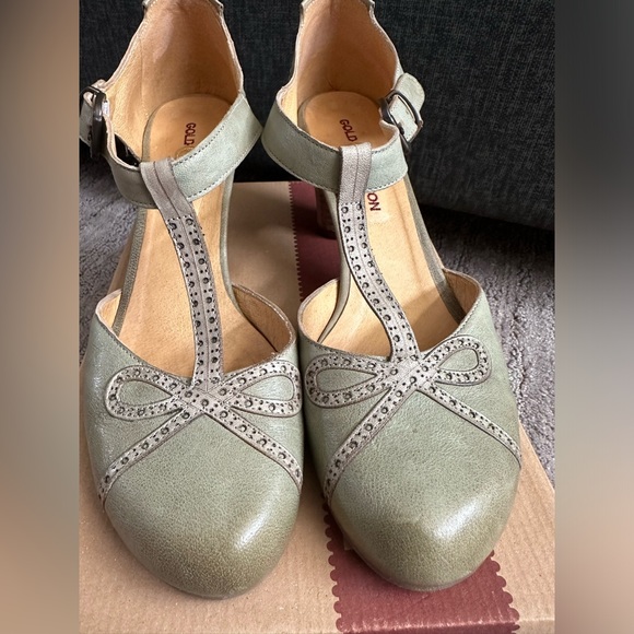 Gold Button “9607” Mary Jane - Picture 2 of 4